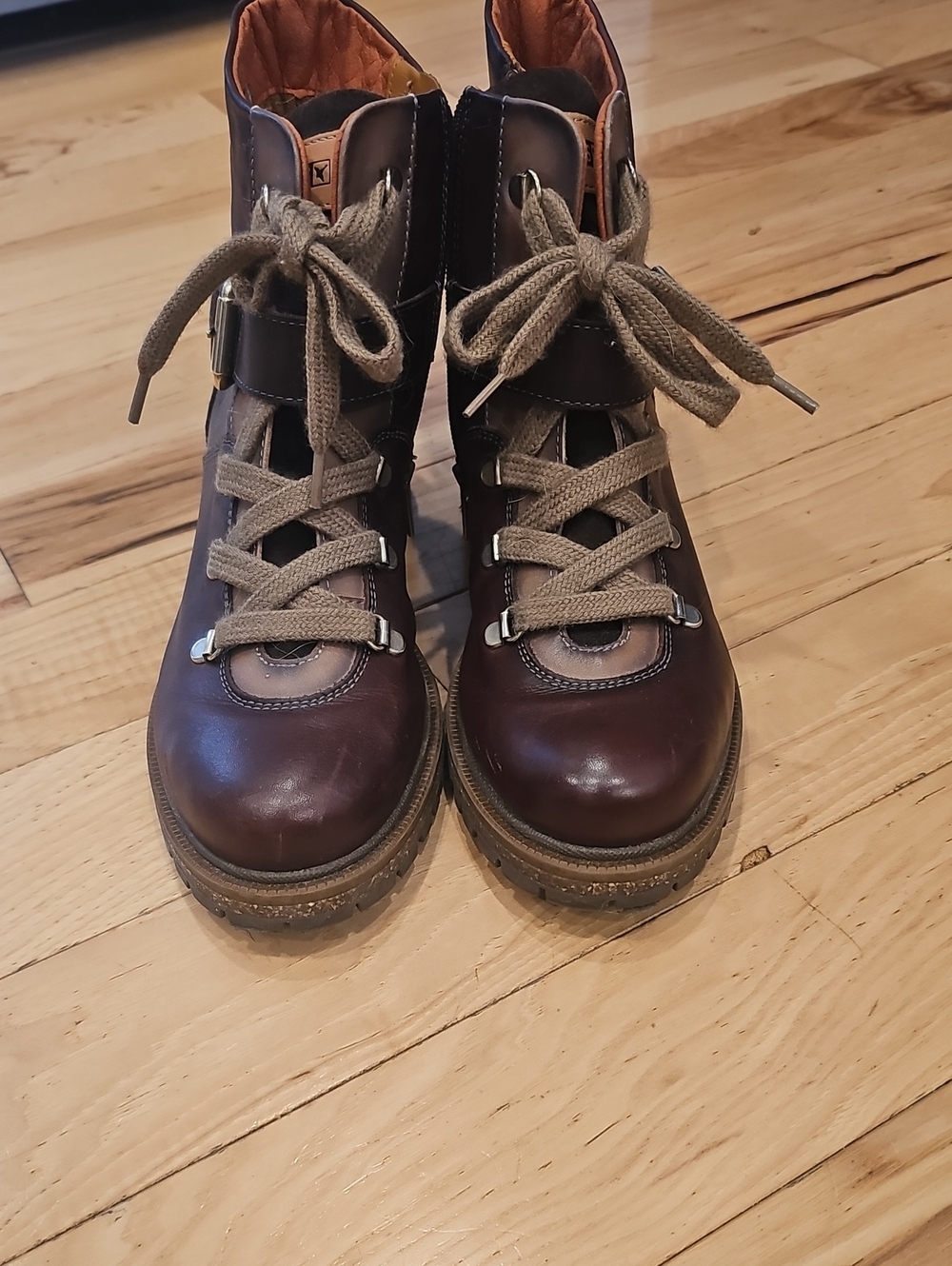 Pikolinos Women’s Brown Leather Lace-Up Ankle Boots